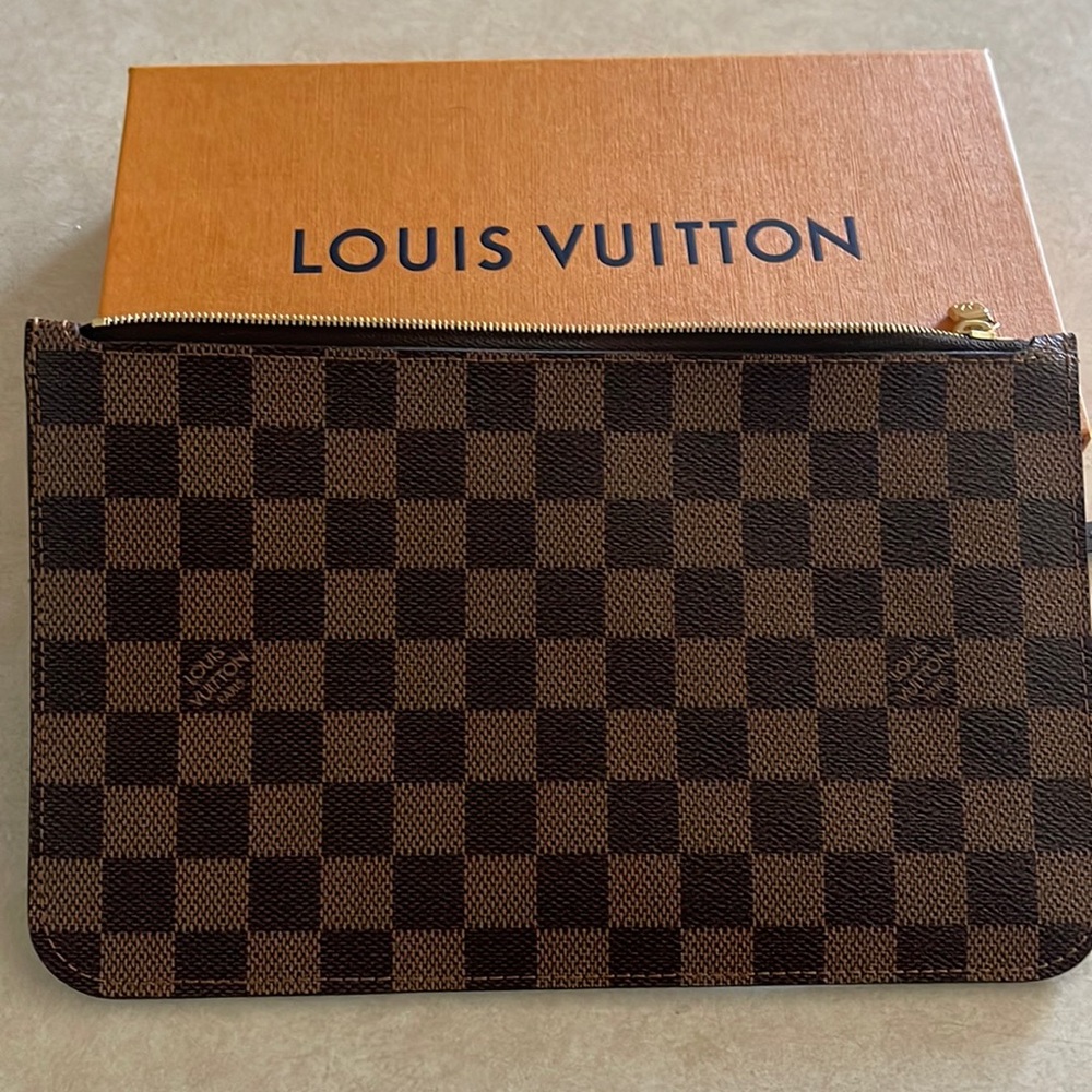 Beautiful Damier Ebene pouch!!